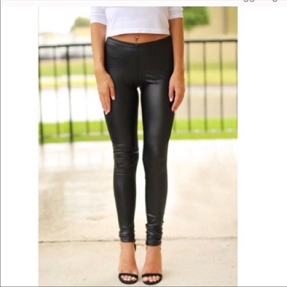✨ONE HOUR SALE✨RESTOCKED✨Faux leather leggings - Picture 3 of 5